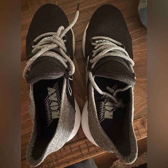 Women’s New Balance- like new - Picture 2 of 4